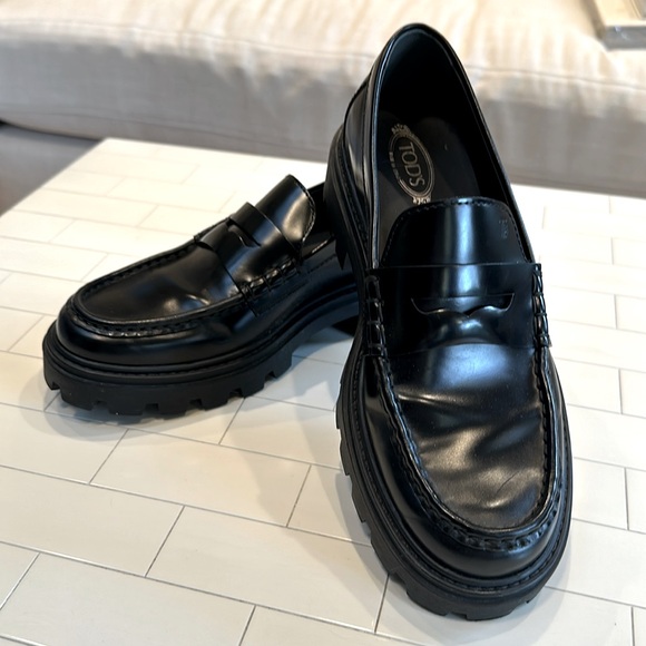 TOD’S Women’s Black Calfskin Lug Sole Penny Loafers (US36 1/2) - Picture 2 of 10